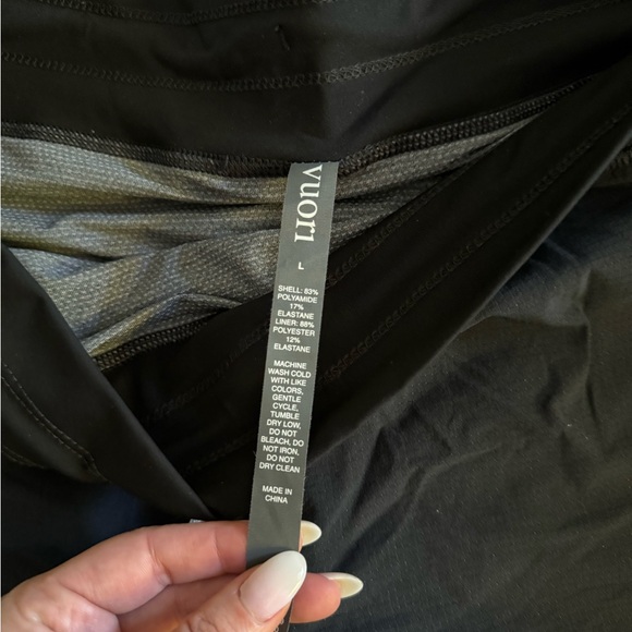 Like new Vuori shorts - Picture 1 of 2